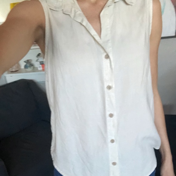 Cloth & Stone Light Button-Down Tank - Picture 6 of 7